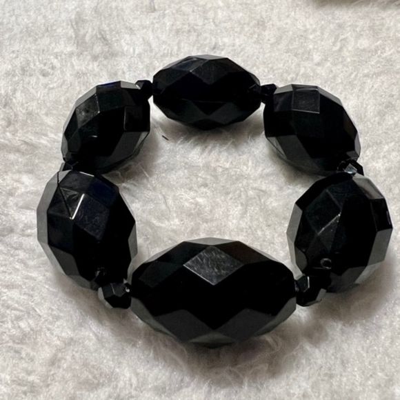 VTG 80s Black Plastic Faceted Chunky Bead Elastic Bracelet - Picture 4 of 6